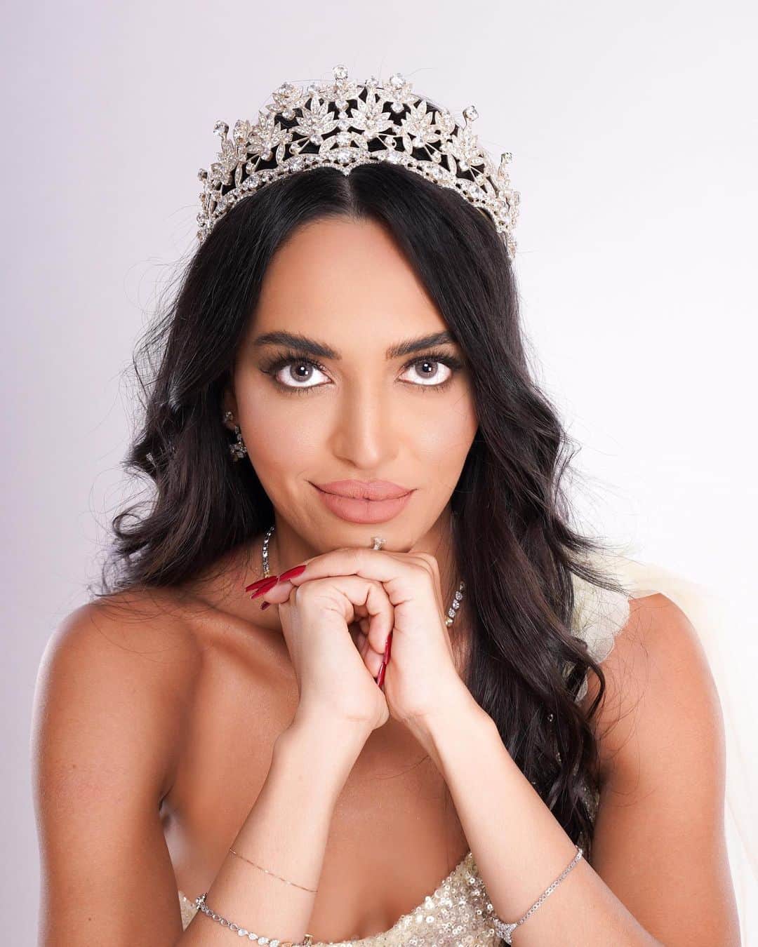 The Luxury Lifestyle Magazineさんのインスタグラム写真 - (The Luxury Lifestyle MagazineInstagram)「Ms. Egypt 2023 👑 @sarahwanas  For the first time in the history of Egypt, and the Arab region. Miss Egypt (Ms.) Sarah Wanas was crowned. And she is a single mom.   The chairwoman of the beauty pageant “Miss Egypt” Competition stated that the title of Miss was awarded to Ms. Sarah Wanas. She is considered the first single mom to obtain this title in the history of Egypt and the Arab region as an independent working mom.   Sarah Wanas works as a business developer and advertising director at the largest jewelry company in Qatar & GCC region. Sarah graduated from Virginia Commonwealth university “VCU” with Bachelors of Fine Arts & Fashion Design. Her career journey was then Fashion and high jewellery business oriented. Her career in fine jewellery and watches had lead to a vast network with all luxury international brands.」9月23日 21時37分 - luxurylifestylemagazine