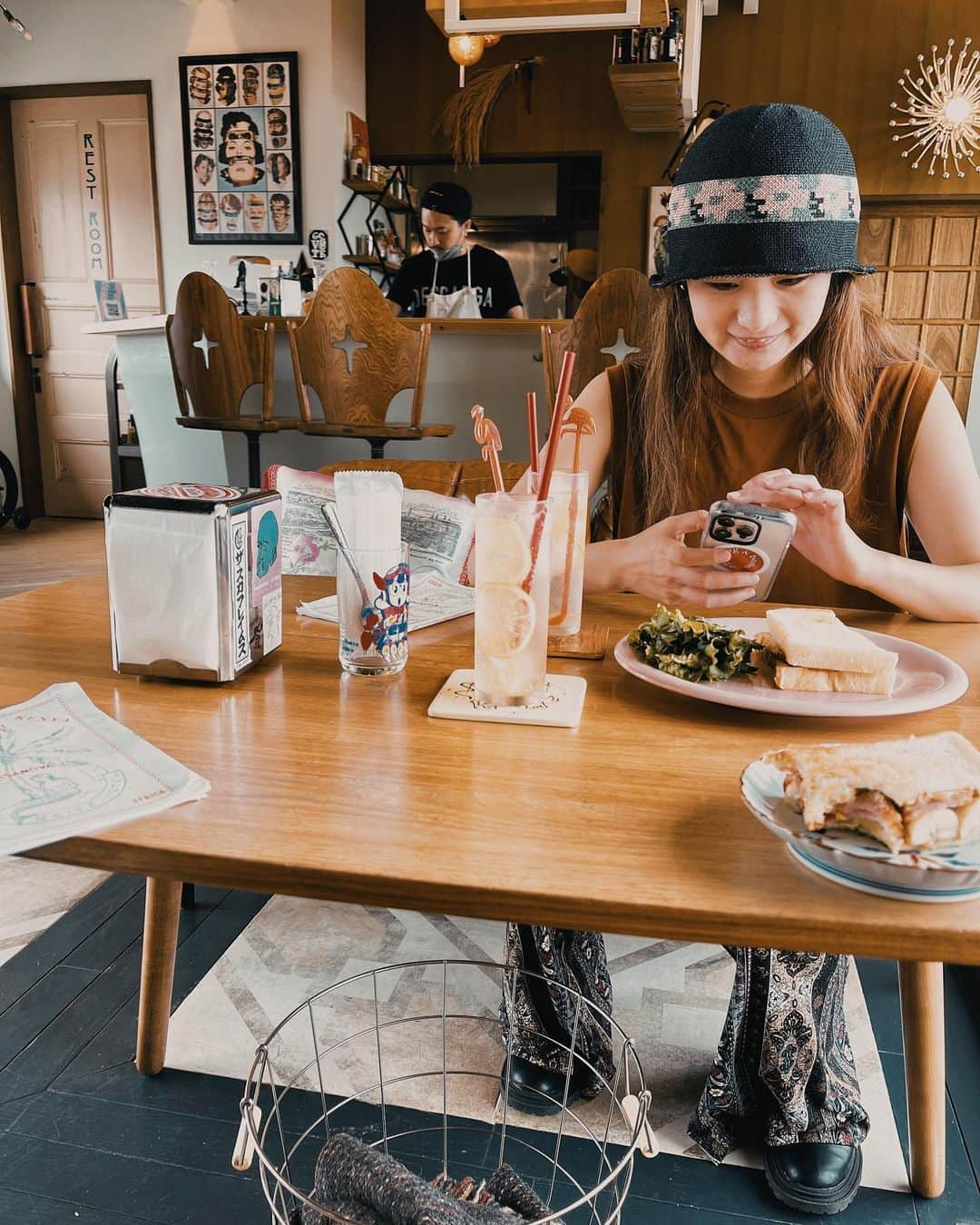 畑中奈緒美さんのインスタグラム写真 - (畑中奈緒美Instagram)「• 🌊🥪🍹🦩  朝からテンションぶち上げの先輩の電話で起こされ 家出る直前にデニムのお尻がやぶけるハプニングで笑い転げ やっと少し落ち着いた時間😌  滞在時間約20分😌 またゆっくり遊び行こ。  #なおみさんぽ #合言葉はラブピ」9月23日 21時43分 - hatanaka_naomi