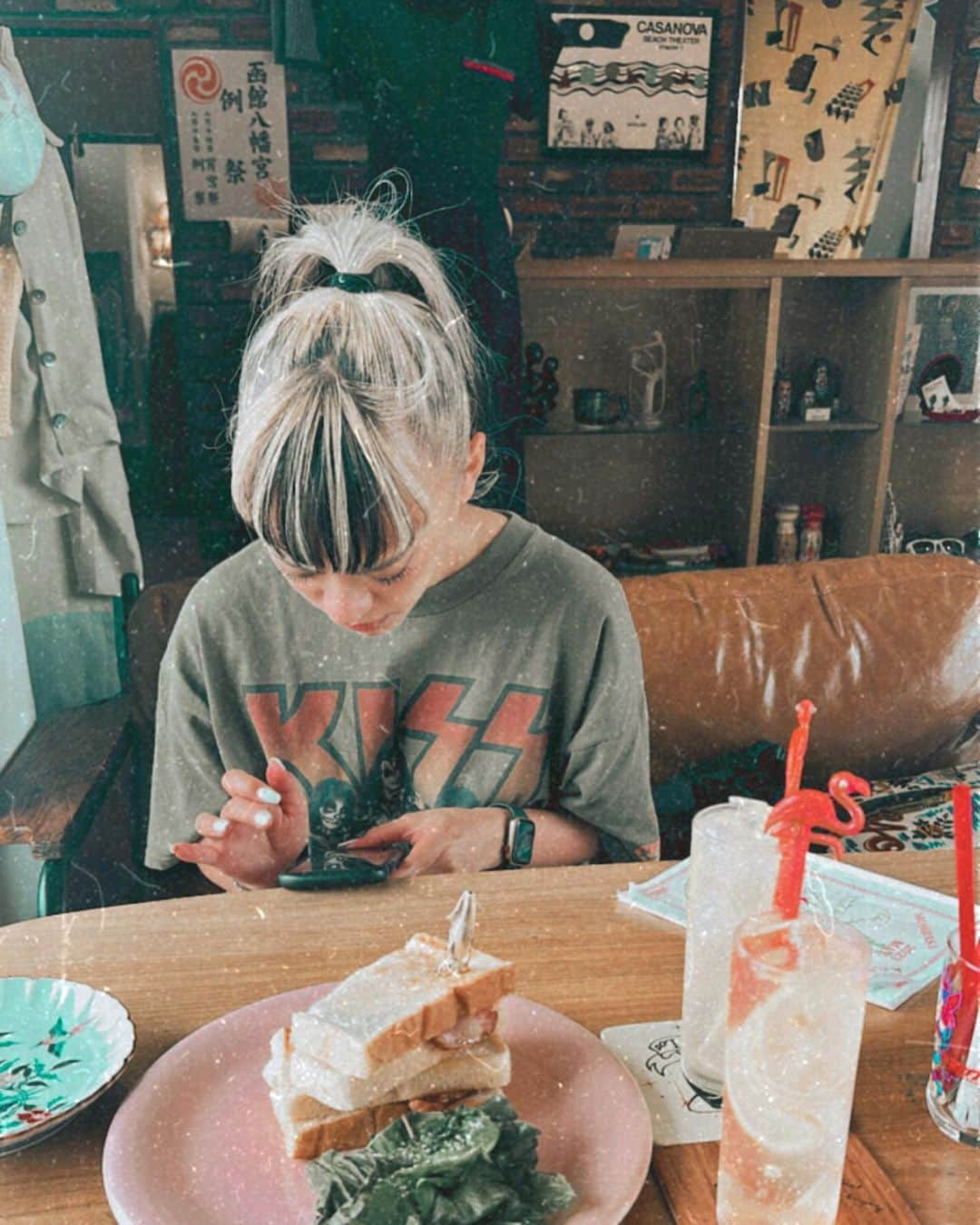 畑中奈緒美さんのインスタグラム写真 - (畑中奈緒美Instagram)「• 🌊🥪🍹🦩  朝からテンションぶち上げの先輩の電話で起こされ 家出る直前にデニムのお尻がやぶけるハプニングで笑い転げ やっと少し落ち着いた時間😌  滞在時間約20分😌 またゆっくり遊び行こ。  #なおみさんぽ #合言葉はラブピ」9月23日 21時43分 - hatanaka_naomi