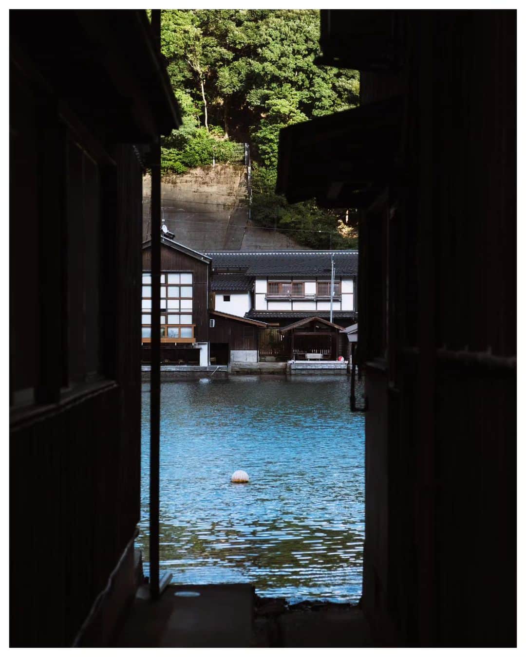 Takashi Yasuiのインスタグラム：「Kyoto 🌊 September 2019  #伊根の舟屋 #USETSU #unknownjapan #explorejapan #hellofrom #widenyourworld  #createexploretakeover #passionpassport  #MadeWithLightroom #vscofilm #huntgram #hbouthere #hbweekends #photocinematica #SPiCollective #ASPfeatures #reco_ig #TakashiYasui」