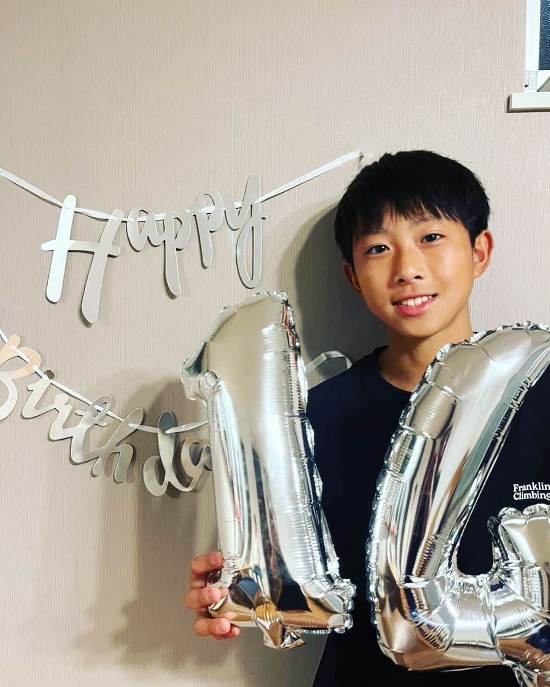 門山哲也のインスタグラム：「Happy Birthday MUSASHI🥳🎉  気がつけば14才。。。 反抗期真っ只中。。。 おめでとう、ムサシ‼️🎁  #誕生日 #923 #634 #14才」