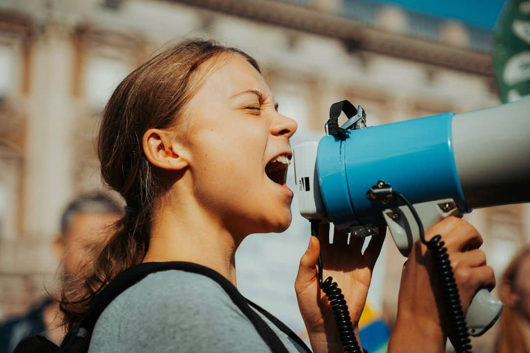 グレタ・トゥーンベリのインスタグラム：「For five years now we have been striking from school every Friday to protest and demand climate justice. We were born into a crisis that we did not create. It is shameful that the responsibility to act falls so disproportionately on children and youth, because the people in power and adults fail to step up. Even though many of us are privileged, we should not have to do this. But we have no choice. If we have the possibility to become activists, that is what we have to become. Giving up will never be an option, there is simply too much at stake. People are already losing their lives and livelihoods, due to the climate crisis, and it will continue to get worse until we take real action. We can no longer let the people in power get away with sacrificing people and the planet for their own gain. That is why we keep showing up every Friday, and will continue to do so. We are the change we want to see in the world. Join us and get organised, because we need you in this fight.  📸: @haglund.albin on yesterday’s climate strike in Stockholm.」