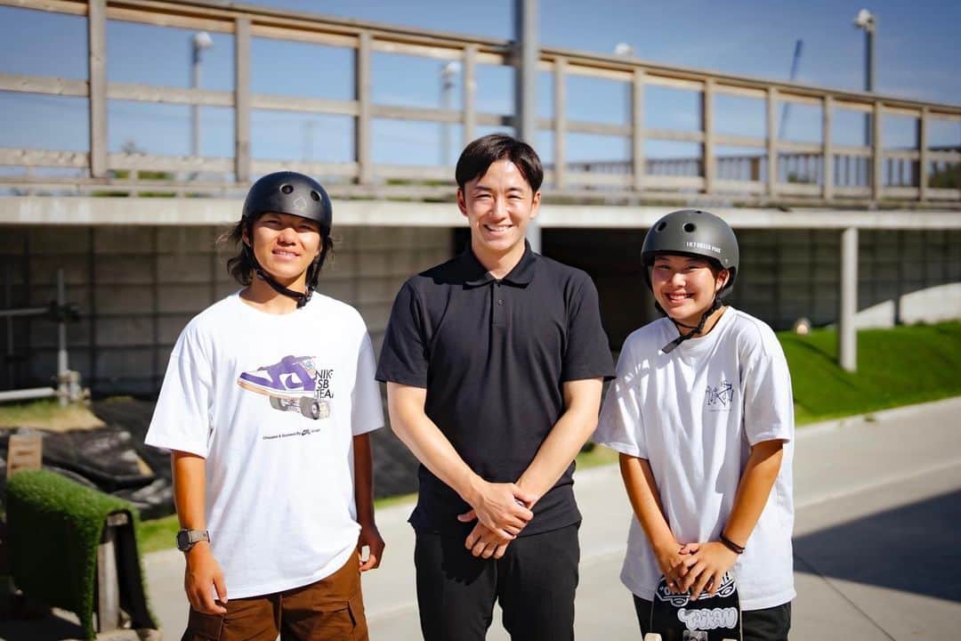 斎藤佑樹さんのインスタグラム写真 - (斎藤佑樹Instagram)「スケートボードをはじめて間近で体感 とにかく迫力がすごかったです！ 永原悠呂選手と草木ひなの選手を 取材させていただきました。 ⁡ ⁡ 僕も乗らせてもらいましたがめちゃくちゃ大変。笑 空間を自由自在に飛び回る姿は本当にかっこいいし 新しいスポーツのカルチャーを肌で感じました。 若い二人が開いていく未来を応援したいと思います。 ⁡ ⁡ スケートボード／パークは 9月25日（火）19:00〜放送予定です！ ⁡ ⁡  —————————— ⁡ アジア大会2023 中国・杭州 9月23日（土）〜10月8日（日） TBS系列で生中継 ⁡ —————————— ⁡ ⁡ ⁡ ⁡ ⁡ #草木ひなの 選手 #永原悠路 選手 #skateboarding #アジア大会 #tbs #asiangames #2023」9月23日 21時51分 - yuki____saito