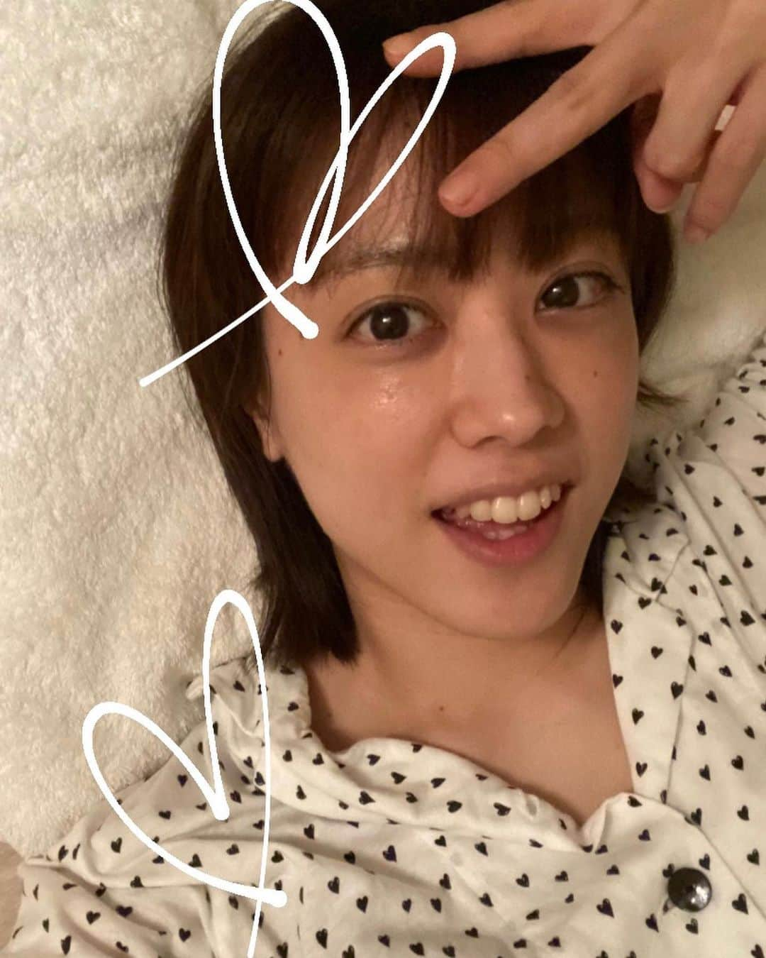 福田沙紀のインスタグラム：「良い夢をー🌙  おやすみ〜！  最近、 幸せな気持ちにしてくれた美味しいものの写真。  そしてギターも久しぶりに。 練習がんばる。」