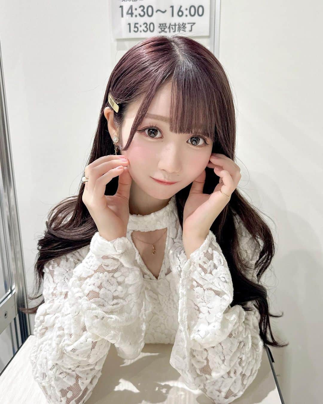 大谷映美里のインスタグラム：「今日はリアルお話し会でした💕💕 近くで会えてとっても嬉しかった〜❕ 会いに来てくれてありがとうございました🫶🏻  カラコンやお洋服も身につけてくれているのを近くで見れて幸せだったよ〜〜女の子も男の子も可愛かった！💓  もっと好きになってもらえてたら嬉しいな☺️大好きだよ〜。」