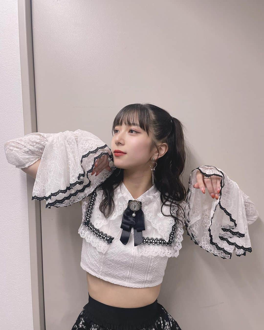 井上玲音さんのインスタグラム写真 - (井上玲音Instagram)「・ ・ 秋ツアーはじまったよううううう 衣装かぁいい〜  #井上玲音」9月23日 22時04分 - rei_inoue.official