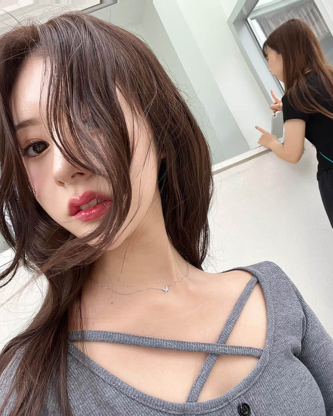 加藤美南のインスタグラム：「韓国の記念写真たち🇰🇷📸 カロスキルで1番流行ってるらしい「NUDAKE」カフェに行きたかったの大満足🌼🌼  #韓国　#韓国旅行 #韓国カフェ #nudake #soul」