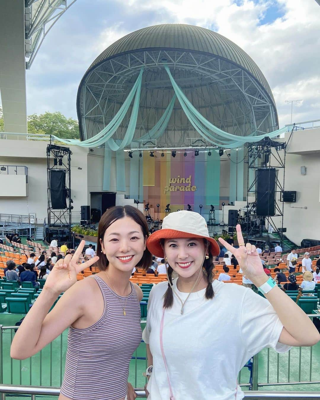 横山あさみさんのインスタグラム写真 - (横山あさみInstagram)「行ってきました秩父ー！！！  夏休みをいただきまして、 秋田に住む親友と、 MBCの森アナと共に 音楽フェスに行ってきました☀️  風に揺られながらゆったりと… 大好きな人と、大好きな音楽を… 幸せでした♪  実は兄が携わっていたイベント！ (ヒルナンデスをご覧いただいた方にはわかる、あの、名前の兄です笑) 東京で、同じTV業界で頑張っています🔥 最近、顔がそっくりと言われます…。  最高の夏の締めくくりでした！  #秩父 #windparade  #フェス  #鹿児島 #かごしま #森万由子 #横山あさみ #サニーデイサービス #フィッシュマンズ #カネコアヤノ #ハナレグミ #zazenboys」9月23日 22時09分 - asami__yokoyama