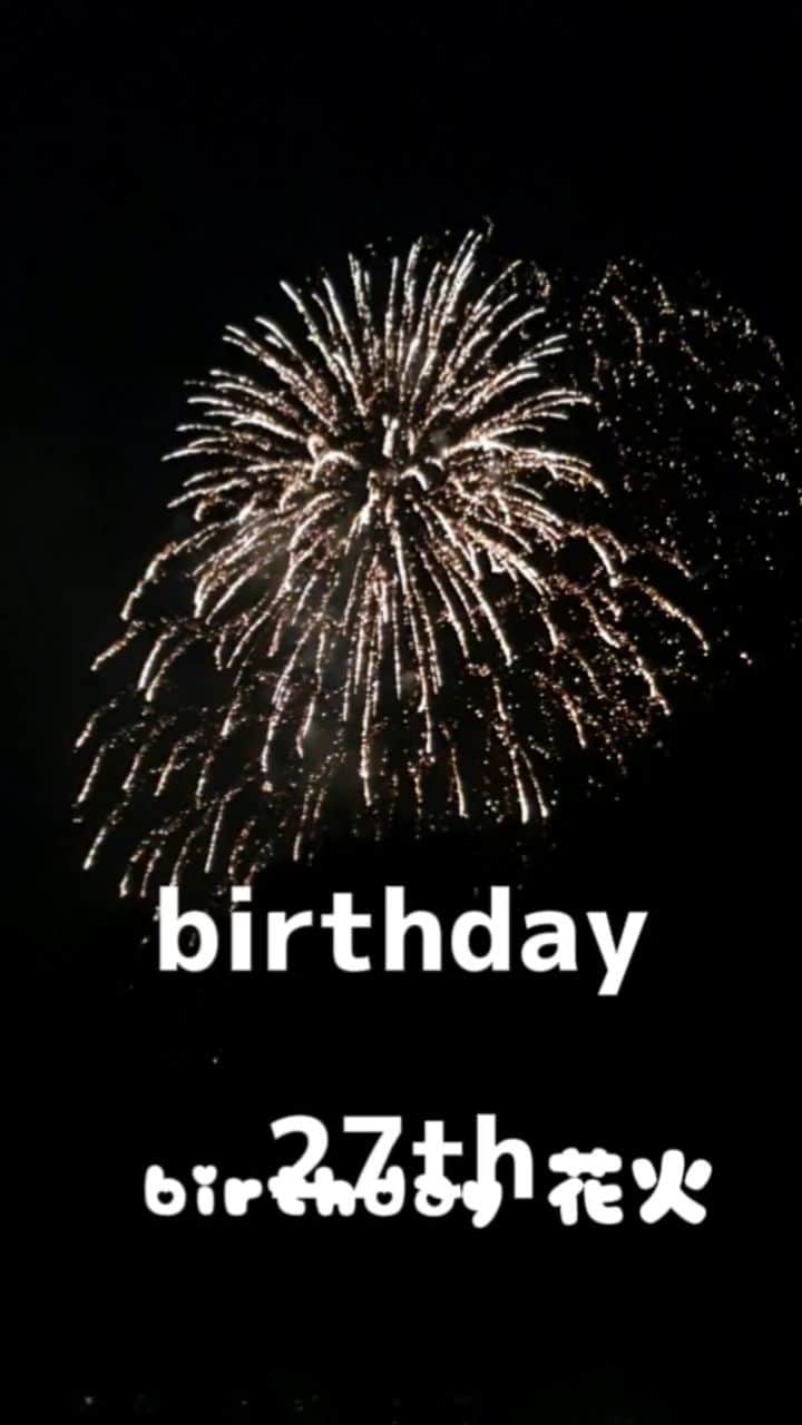 のインスタグラム：「女優の日常  誕生日花火あがった〜🤭🤭🤭」