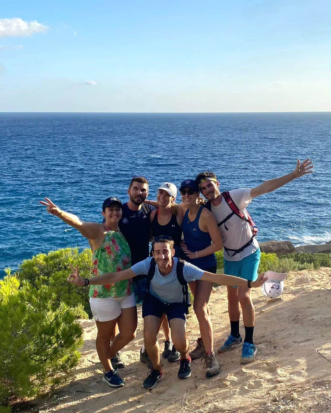 アリーゼ・コルネさんのインスタグラム写真 - (アリーゼ・コルネInstagram)「I didn't take a pill in Ibiza 😉, but still had an unforgettable week with these amazing people 🫶🥹💃   Ibiza, you are so much more than what your reputation would suggest 🙏🌱🌺🌳🐠🌞⛵️💙✌️  Merci pour tout les copains 🥰 #vidalocaforever」9月23日 22時12分 - alizecornet