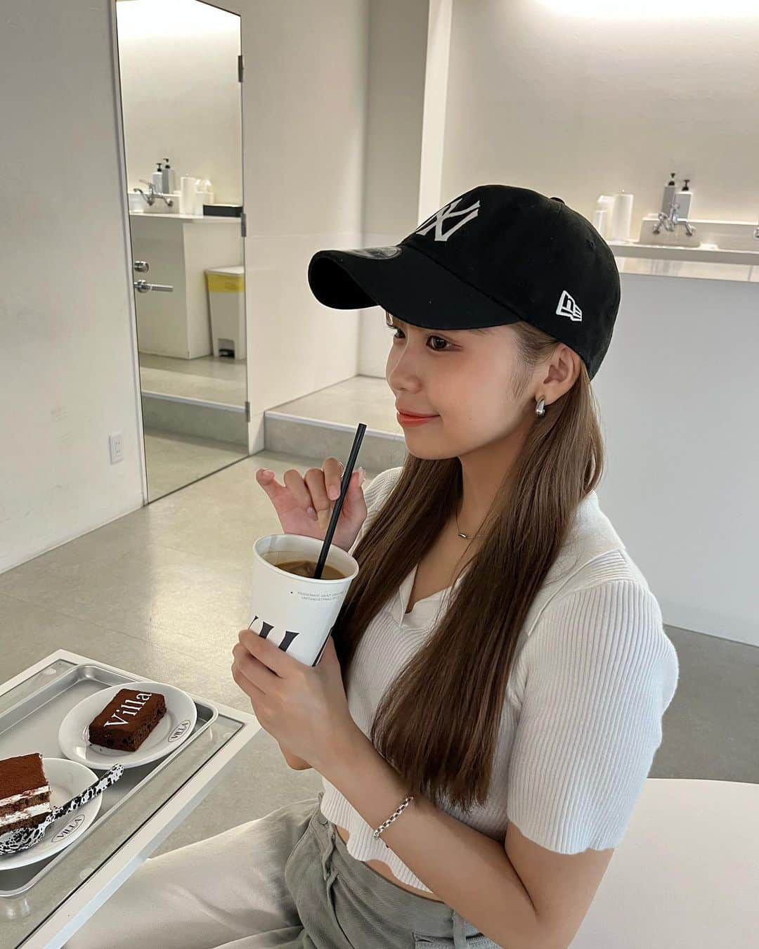 島田キラリのインスタグラム：「オシャレなカフェ行ってきた☕️ 美味しいし、映えるしで楽しかった ＾＾  #カフェ#カフェ巡り  #Popteen#Popteen専属モデル#きららん #ストリート#ストリートファッション#ストリートコーデ  #04#fyp」