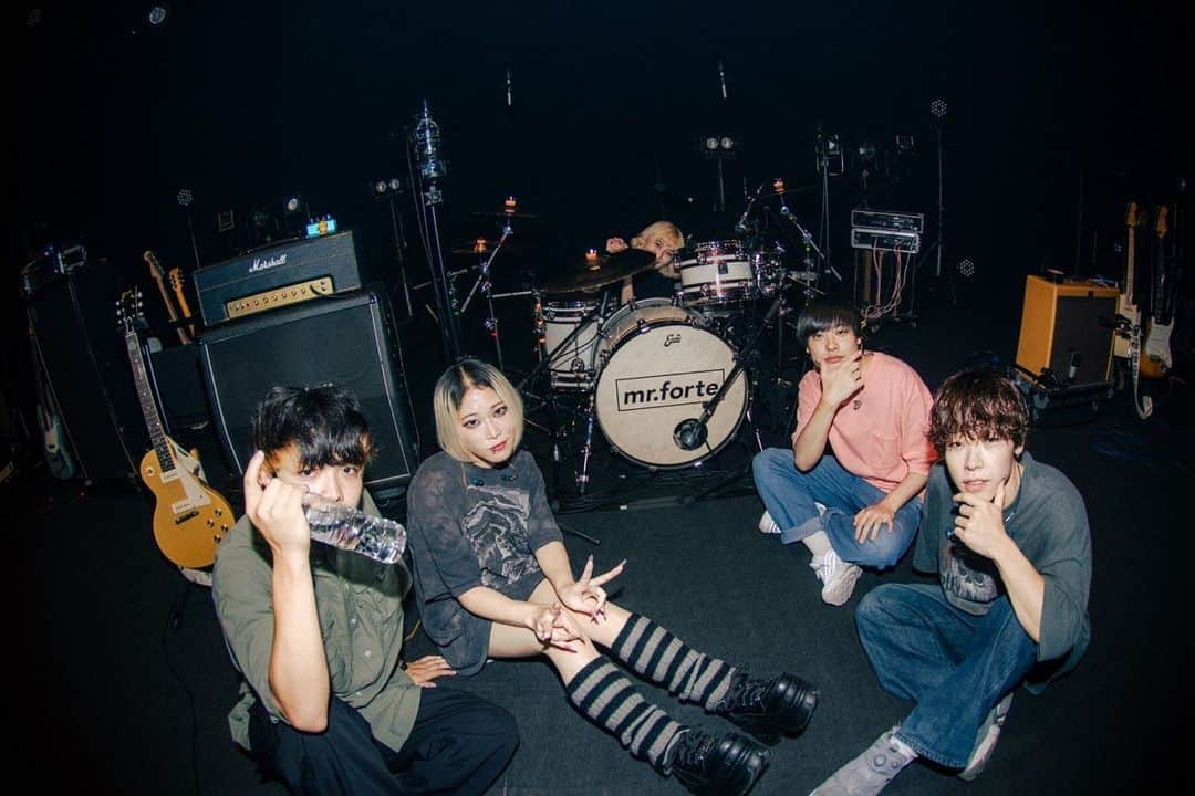 大貫みくのインスタグラム：「2023.09.22 @名古屋ダイアモンドホール 2023.09.23  @浜松窓枠  はのん復帰戦！ 絶対に見にいく！って言ってたら マニピとして連れてってもらえた！ ドラムセット使ってくれたのも嬉しいし 久しぶりにはのんのドラム見れたのも嬉しいし 外でふぉるて見たら この一年で超強くなったんだなー！って思えました！  ちゃんとはのんちゃんの居場所を守れたよー！ 寂しい気持ちがないって言ったら嘘になるけど 見れてよかったの気持ちの方が大きい！ シズゴと出会えたし刺激的な二日間だったー！」