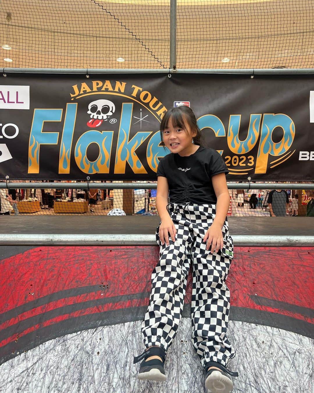 四十住さくらさんのインスタグラム写真 - (四十住さくらInstagram)「flake👅  @flake.jp ☠️🛹 @goueda13mind 🎤 #flake #demo #thankyou  #flakecup #2023 #japan #tour  #イオンモール #泉南」9月23日 22時30分 - sakura_yosozumi