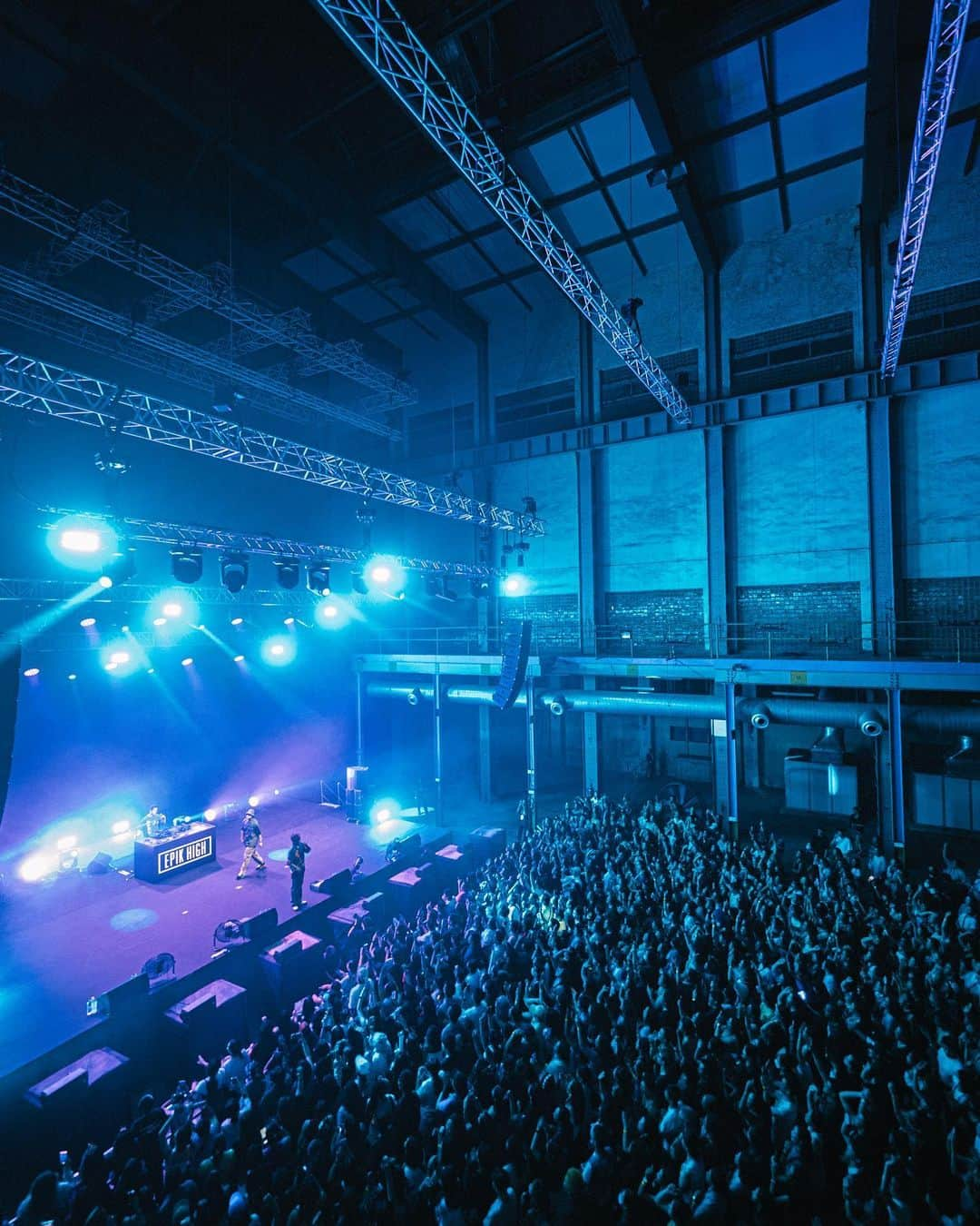 TABLO さんのインスタグラム写真 - (TABLO Instagram)「EPIK HIGH x SINGAPORE was 🔥🔥🔥 진짜 미쳤었음 ❤️❤️❤️ #epikhightour2023 #epikhigh」9月23日 22時40分 - blobyblo