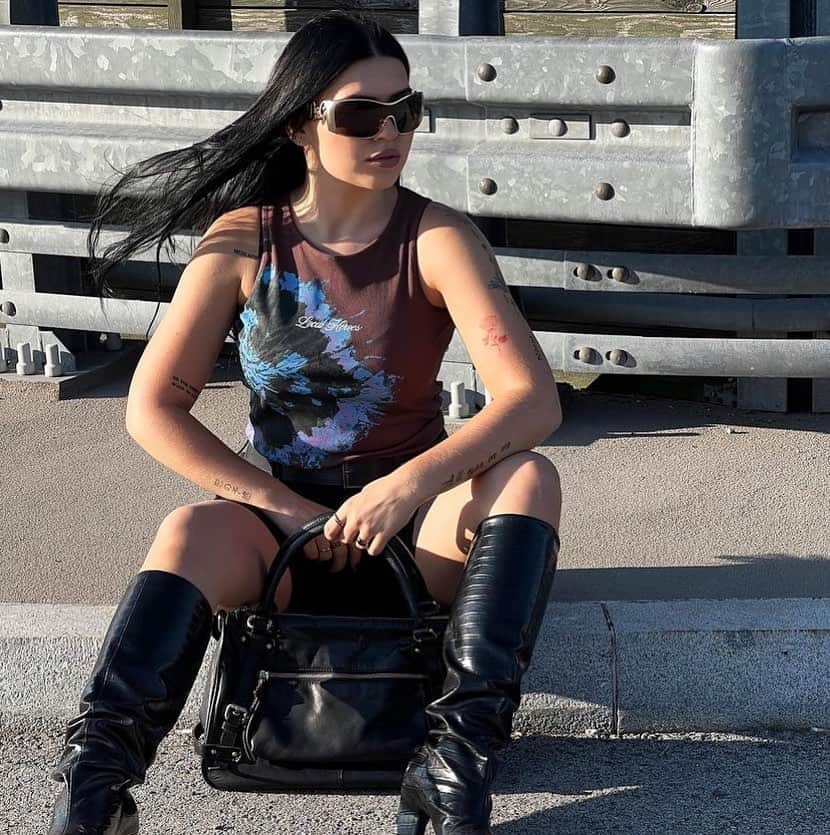 LOCAL HEROESのインスタグラム：「It's giving Kylie look ⛓🔩🗽 / @juliasypta in Bloom Top」