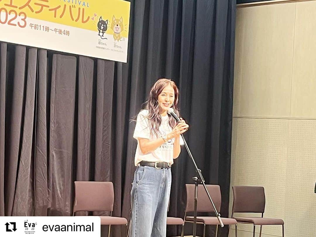 杉本彩のインスタグラム：「京都の仲間が今年もEvaブースを手伝ってくれました！ 大阪からも来てくれました！ いつもありがとう❣️  そして、お越しくださった皆様、グッズのご購入で応援してくださった方、募金箱にご支援くださった方、本当にありがとうございました😊  #Repost @evaanimal with @use.repost ・・・ ［活動報告］京都動物愛護フェスティバル  　動物愛護週間真っ只中の本日、京都府京都市主催の京都動物愛護フェスティバル（Kyoto Ani-Love Festival）が開催され参加してきました！  　動物と暮らしている方もそうでない方も、身近な動物に関心を持ち、動物の正しい飼い方について理解を深められる、盛り沢山のプログラムでした。  今年は、岡崎公園から、立誠ひろば•ヒューリックホール京都へ場所を移しての開催となり、屋内イベントは観覧しやすい環境で多くの方にお越しいただきました。  立誠ひろばにいらして下さった皆様におかれましても（わんちゃんも）どうもありがとうございました！また来年お会いしましょう。 #京都動物愛護フェスティバル #京都動物愛護センター #動物環境福祉協会eva #杉本彩」