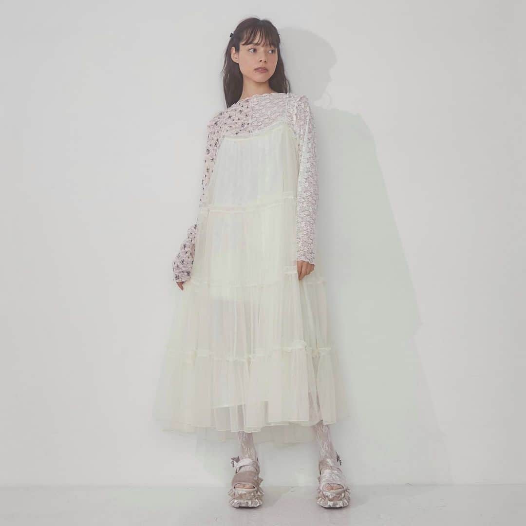 merry jennyのインスタグラム：「【 recommend ! 】 ㅤㅤㅤㅤㅤㅤㅤㅤㅤㅤㅤㅤㅤ 秋のおすすめitem！ topのURLから⇨  @merryjenny_instagram  ぜひcheckして下さいね！ㅤㅤㅤㅤㅤㅤㅤㅤ   〇 チュールティアードワンピース col : ivory / lavender / black ¥12,100 (tax in)  〇 フリルカラーデニムジャケット col : indigo / black  ¥13,200 (tax in)  　 #merryjenny # メリージェニー  #2023aw #autumn #dreamwell #キャミワンピース #チュールワンピース #ガーリー」