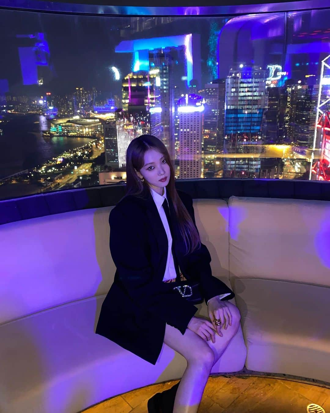 イ・ソンギョンさんのインスタグラム写真 - (イ・ソンギョンInstagram)「Last night in Hong Kong with Valentino🖤」9月23日 22時48分 - heybiblee