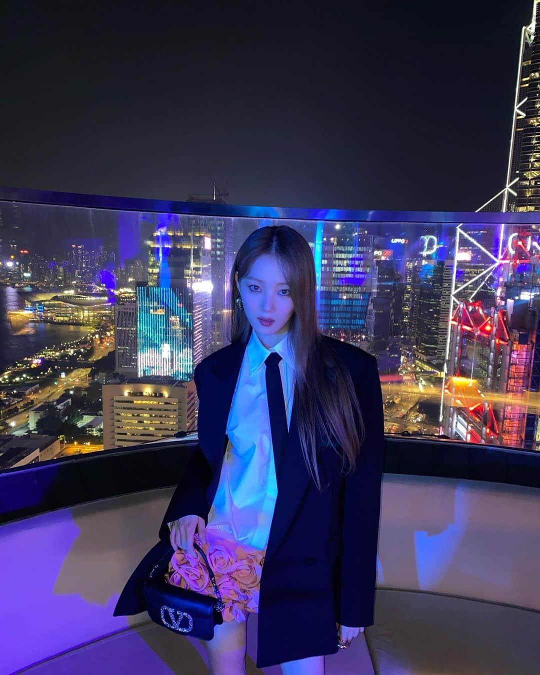 イ・ソンギョンさんのインスタグラム写真 - (イ・ソンギョンInstagram)「Last night in Hong Kong with Valentino🖤」9月23日 22時48分 - heybiblee