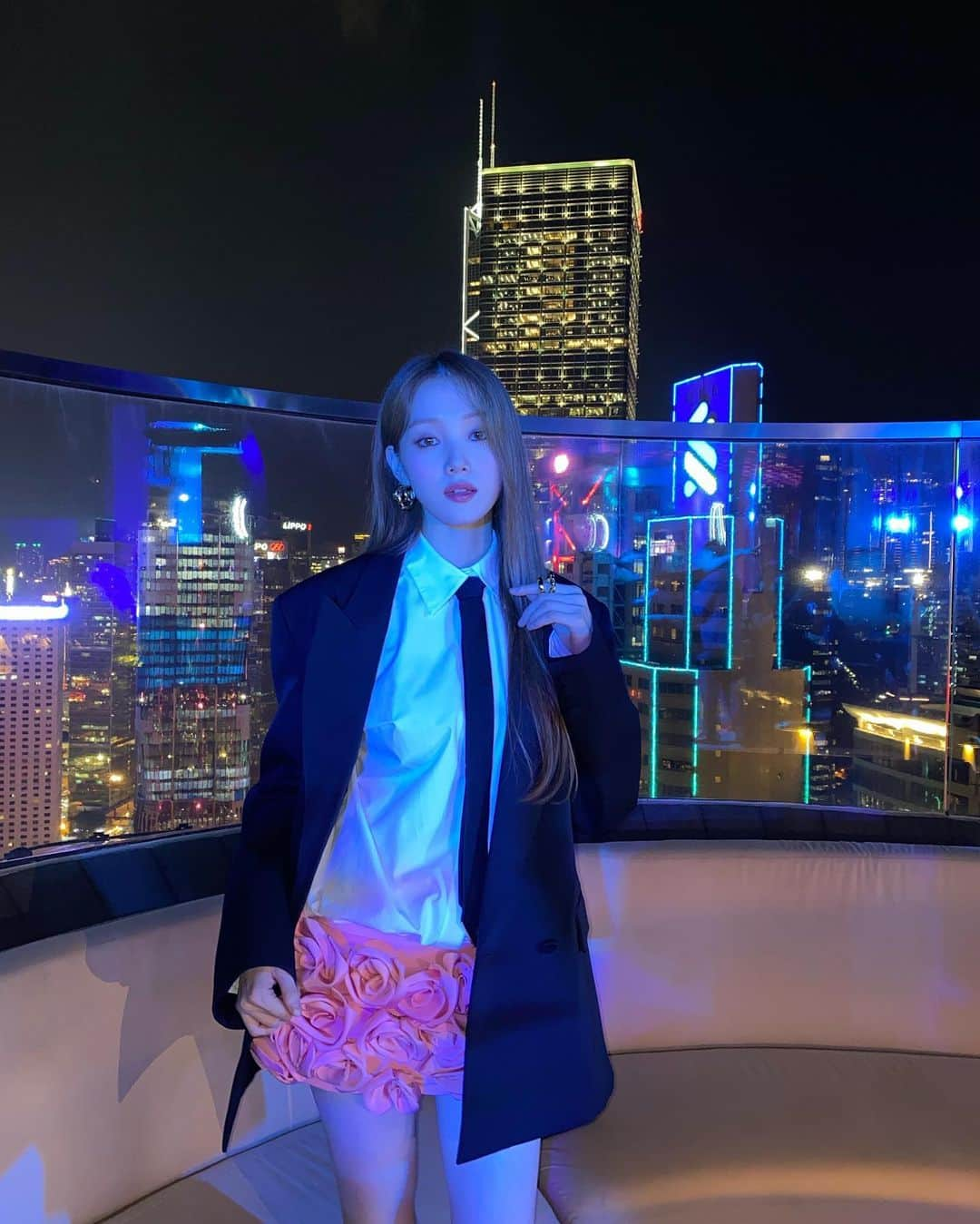 イ・ソンギョンさんのインスタグラム写真 - (イ・ソンギョンInstagram)「Last night in Hong Kong with Valentino🖤」9月23日 22時48分 - heybiblee