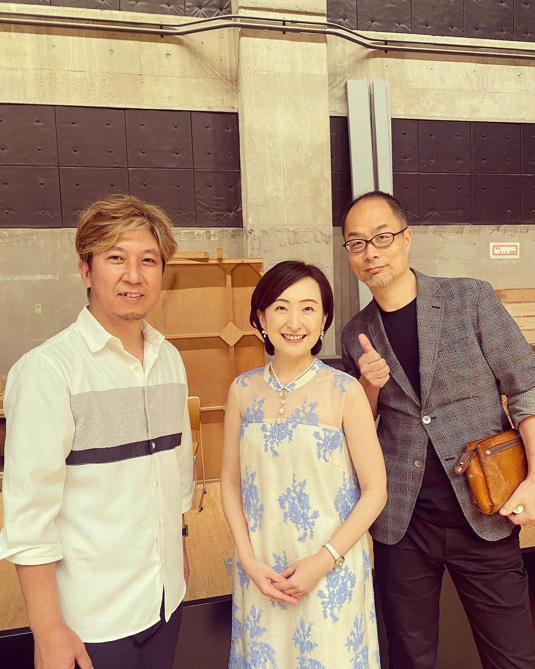 田添菜穂子さんのインスタグラム写真 - (田添菜穂子Instagram)「「MIN-ONスペシャルコンサート　シエナウインドオーケストラと夢の世界へ！」司会を担当しました。  ディズニー・ジブリ作品の名曲ばかりを日本有数のプロ吹奏楽団・シエナウインドのみなさまの演奏で何度も聞ける幸せ。 素晴らしい演奏で、魔法のじゅうたんの飛ぶアラビアンな風景も海の中のアリエルと仲間たちの様子もナウシカもアシタカもつぶさに感じることができました！メロディをそれぞれ吹かれる皆さまのソロも感動的でブラボーでした！！  指揮は、横山奏さん。中高吹奏楽で打楽器をなさっていたそう！ コンサートマスターは佐藤拓馬さんでした！  素晴らしい素晴らしいフルートセクションの皆さまとも撮っていただきました🥰アンコール星条旗のピッコロの3人アンサンブルは感動感激でした！！  ピアニストの飯田俊明さんが打楽器東佳樹さんとお知り合いで聴きに来られていて、3人で写真を撮ってもらいました！！ありがとうございます😊  素晴らしいコンサートだったから舞台から拝見するお客様のお顔もニコニコでした！！ご来場ありがとうございました！  「星条旗よ永遠なれ」の観客参加アンコールが復活したら、フルートを持って行けるように、練習します😆 シエナの皆さま、ありがとうございました！！  #シエナウインドオーケストラ #横山奏 #佐藤拓馬 #東佳樹 #ディズニーメドレー #ジブリメドレー #飯田俊明 #星条旗よ永遠なれ」9月23日 22時41分 - nahokotazoe