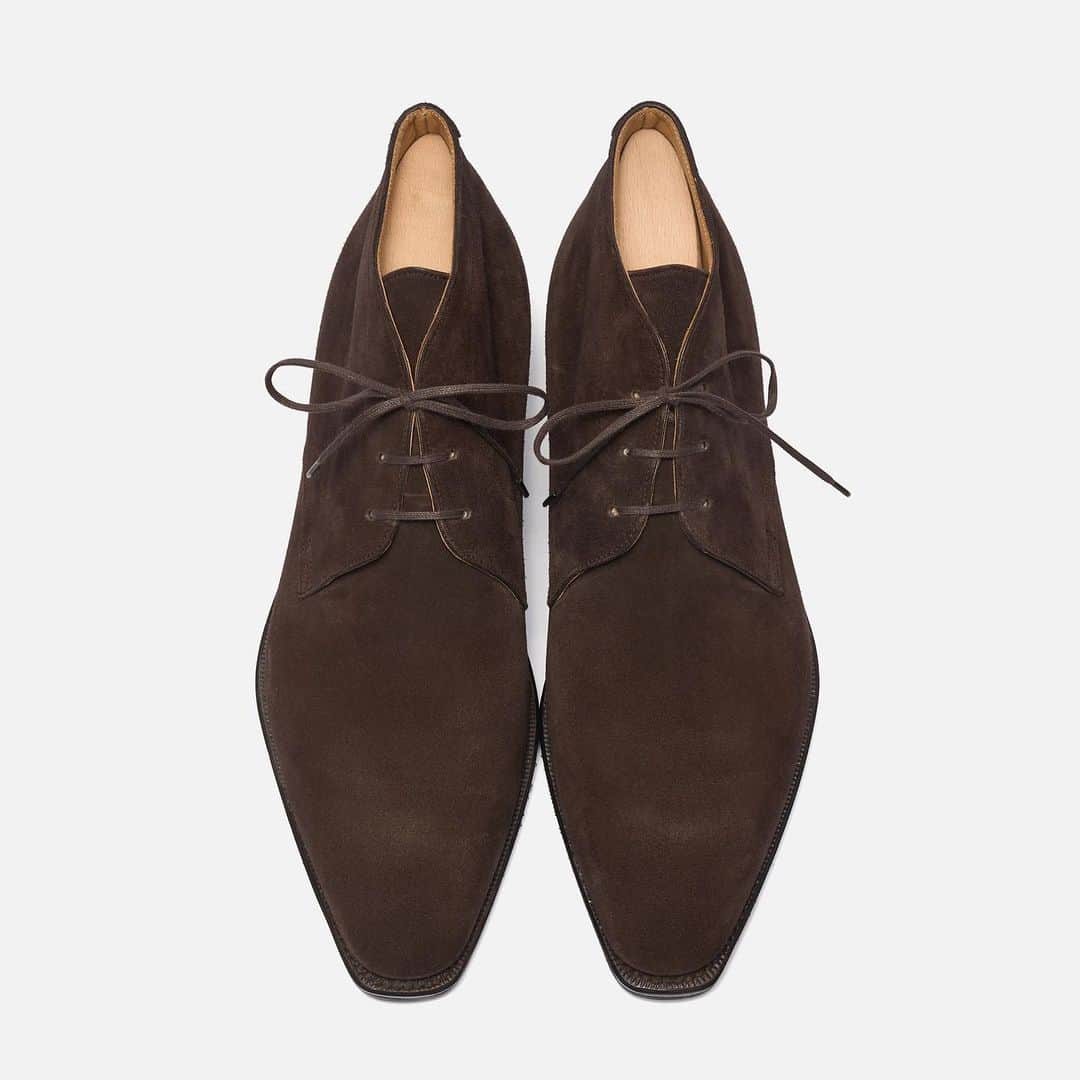 コルテさんのインスタグラム写真 - (コルテInstagram)「[Corthay Essentials]  Here showcased : Model : Chukka Boot Color : Dark Brown suede leather  www.corthay.com #corthay #classicshoes」9月23日 22時41分 - maison_corthay