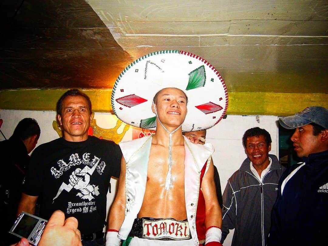 のインスタグラム：「和毅のプロ戦績は43戦40勝(22KO)3敗、アマチュア時代の戦績を重ねると、75戦70勝4敗1無効試合。その試合数の大半をキャリア前半で積み上げたが、JBCからライセンスを停止され、和毅にとって大切な中盤キャリアは試合を組むことが難しくなった。  @tomokikameda  #3150fight vol.7 #拳闘士はゲンコツで語る 10月7日 大田区総合体育館 開場:13時/開始:14時 ABEMA全試合無料生中継」