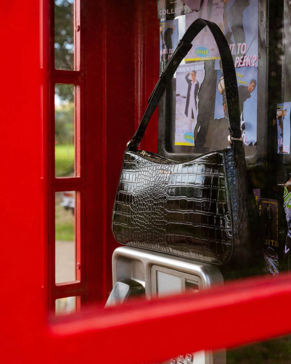 Ted Bakerのインスタグラム：「Autumn accessories at the ready.  #TedBaker #AGrandGoodTime」