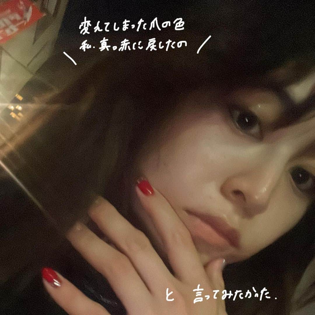 佐久間采那さんのインスタグラム写真 - (佐久間采那Instagram)「.  爪かわいい〜〜〜💅  赤と水色の組み合わせ好き☁」9月23日 22時51分 - sakuma_ayana