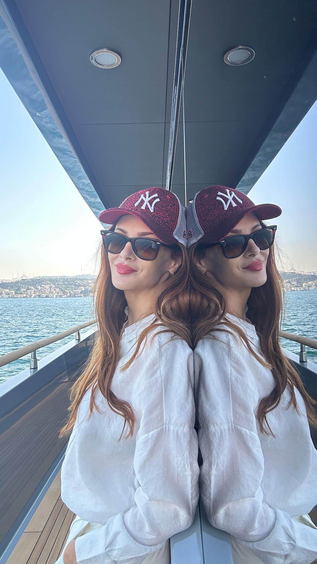 Mine Tugayのインスタグラム：「Ne güzel gündü🙏🏻💙⛵️ #bosphoruscup」