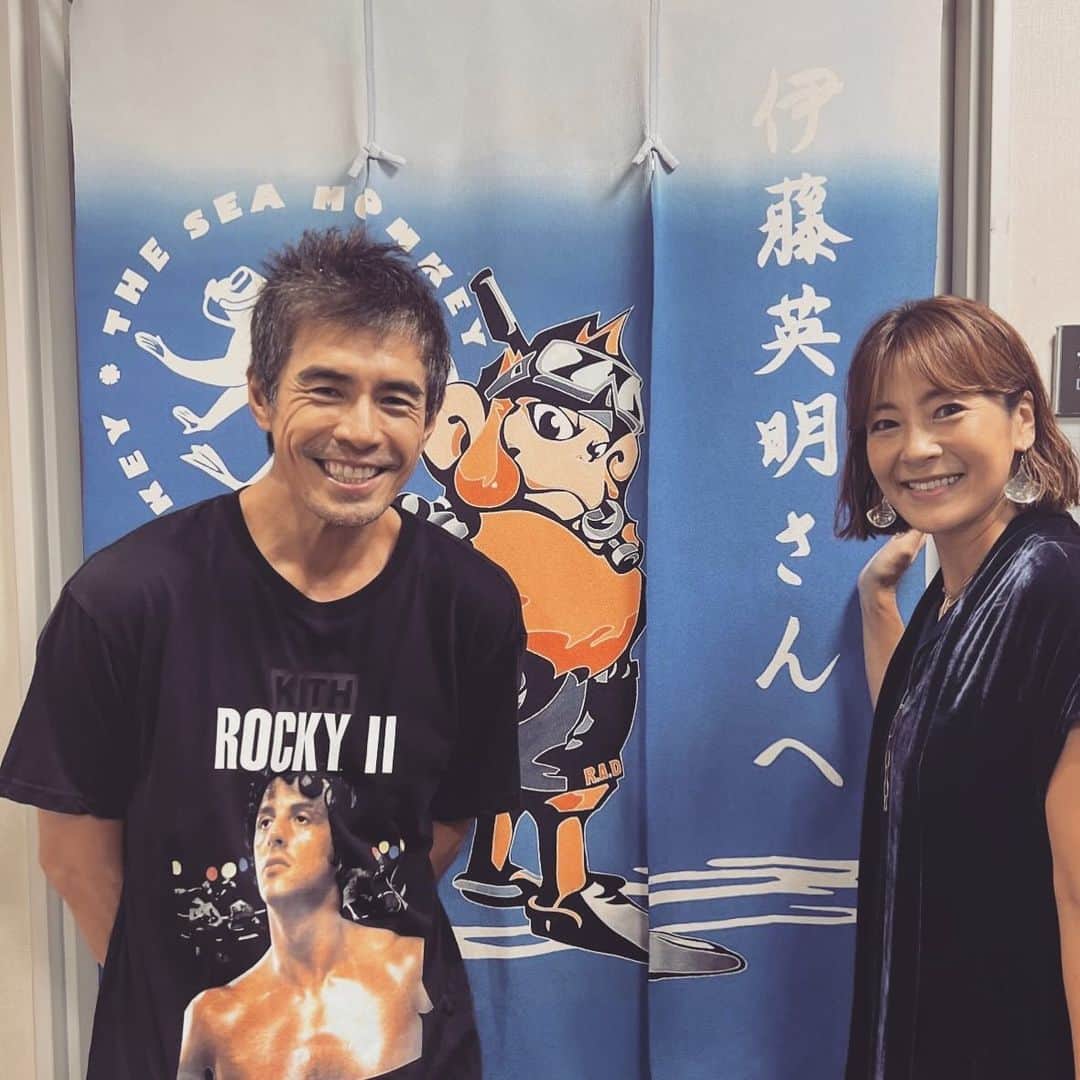 田波涼子のインスタグラム：「ヒデ君の舞台 『橋からの眺め』 男の人の深い所にある部分、なんとなく分かる。 引き込まれる作品でした。  終わったら真逆のこの笑顔✌️最高」