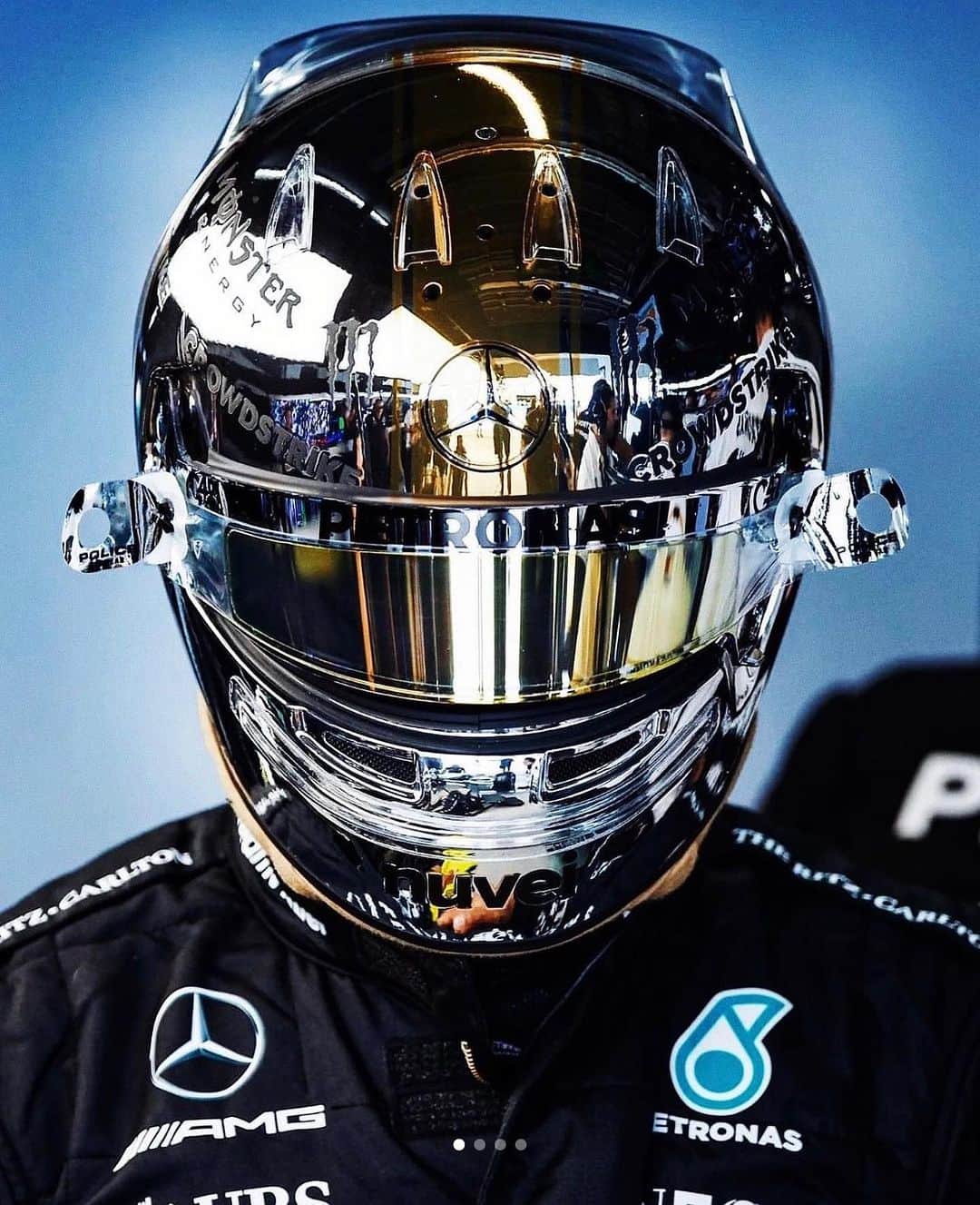 空山基さんのインスタグラム写真 - (空山基Instagram)「@lewishamilton 🫶✨🏆」9月23日 22時54分 - hajimesorayamaofficial