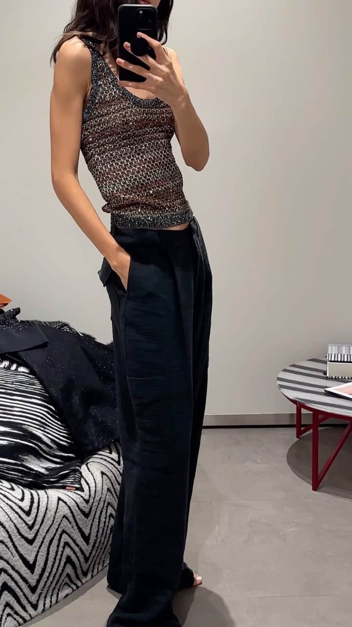 ブランカ・パディラのインスタグラム：「Come with me to my @missoni fitting and help me choose!  #MissoniSS24」