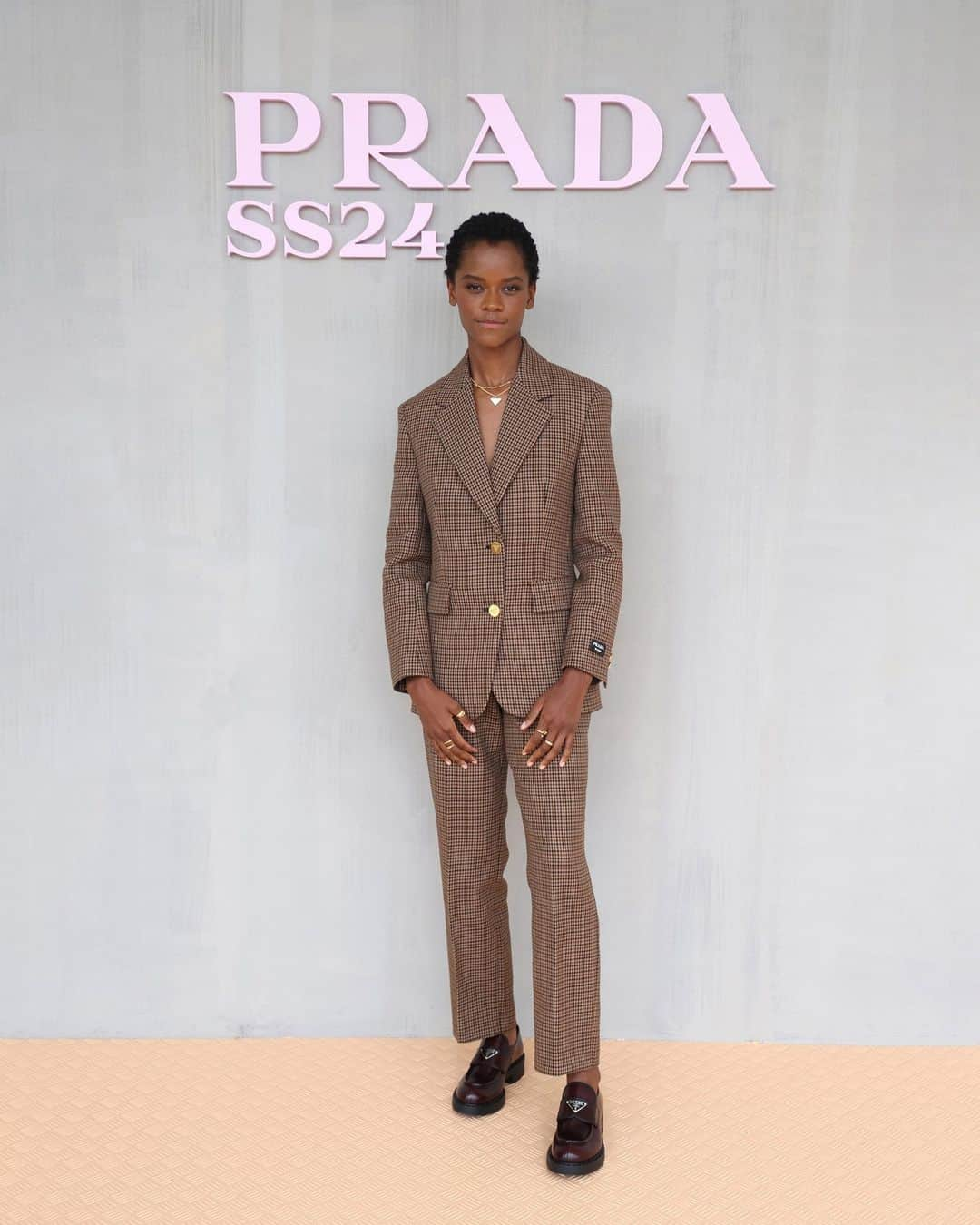 プラダさんのインスタグラム写真 - (プラダInstagram)「Rosalía, Prada Ambassador Letitia Wright, Kara Wai and Ayo Edebiri attend the Prada SS24 Womenswear Show in Milan, at the Fondazione Prada’s Deposito. Discover the collection via link in bio.   #PradaSS24 #PradaPeople @rosalia.vt @letitiawright #KaraWai @ayoedebiri」9月23日 23時00分 - prada