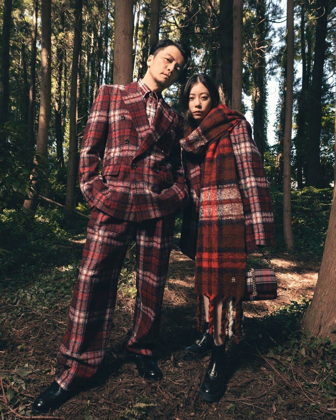 Tommy Hilfigerのインスタグラム：「@kreva_drk_dj908 @sumiresmile074 @punpee_ wearing tartan on tartan for our FA23 campaign #TommyTartan」