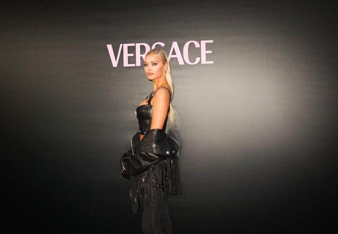 ソフィア・ミロシェヴィッチさんのインスタグラム写真 - (ソフィア・ミロシェヴィッチInstagram)「versace day 2  @versace @mytheresa.com  #versace #milanfashionweek」9月24日 2時15分 - sofijamilo