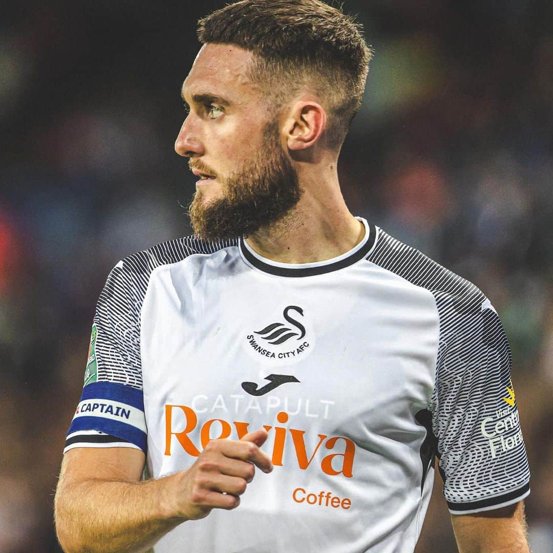 のインスタグラム：「This afternoon's match marks @mattgrimes8's 200th appearance as Swansea City captain 👏🦢」