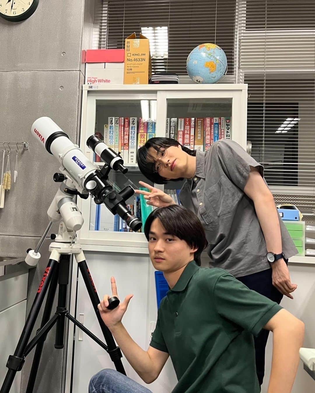福崎那由他さんのインスタグラム写真 - (福崎那由他Instagram)「🏫 ⁡ 『最高の教師 1年後、私は生徒に■された。』 全10話ご覧頂きありがとうございました。 ⁡ 作品に関わってくださった皆様のおかげで、眉村紘一という人間を演じられて、眉村紘一として作品の中で生きることができたと思います。 ⁡ そしてなにより、僕としても眉村としても、萩原護くん演じる日暮がずっと隣にいてくれたことが本当に心強かったです。 ⁡ 最高の教師という作品を築き上げる一人になれたことが本当に嬉しいです。 ⁡ ありがとうございました。  #最高の教師  #まゆひぐ」9月23日 23時22分 - nayuta_fukuzaki_