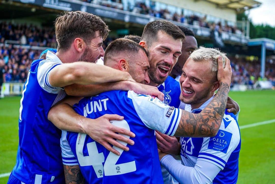 ジョーイ・バートンさんのインスタグラム写真 - (ジョーイ・バートンInstagram)「The atmosphere today was fantastic @official_brfc   Let’s make this place a Fortress now.   Great result and team performance.  Up The Gas 💪💙👍」9月24日 4時50分 - joey7bartonofficial