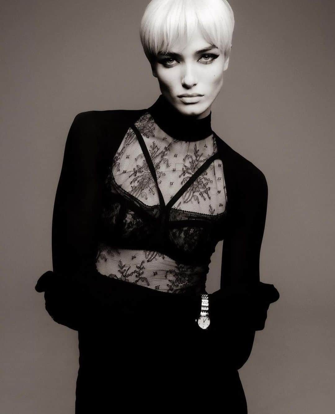 IMG Modelsさんのインスタグラム写真 - (IMG ModelsInstagram)「Très Chic. 🎹 @samantha__saba stars in the new @wonderland. 📷 @petros_koy 👗 @ayumiperry ✂️ @_andrewcchen_ 💄 @sophie_hartnett #IMGmodels」9月24日 4時51分 - imgmodels