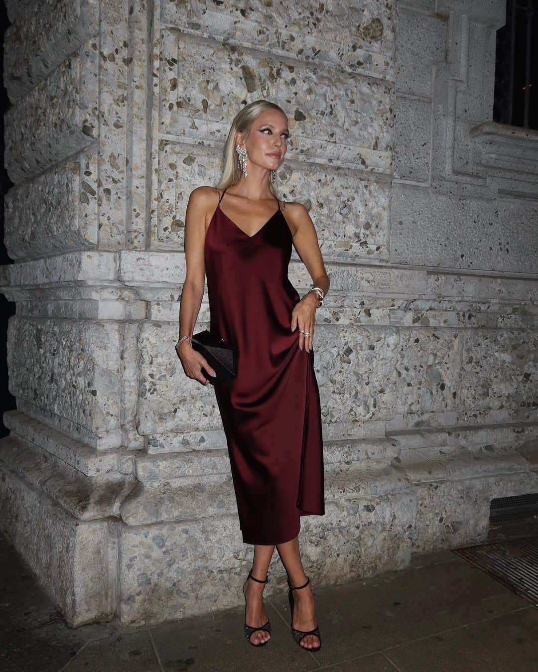 レオニー・ハンネのインスタグラム：「Dressed up for @boss 🌹 Anzeige/Ad What a powerful show! #BeYourOwnBOSS #BOSSMilanShow」