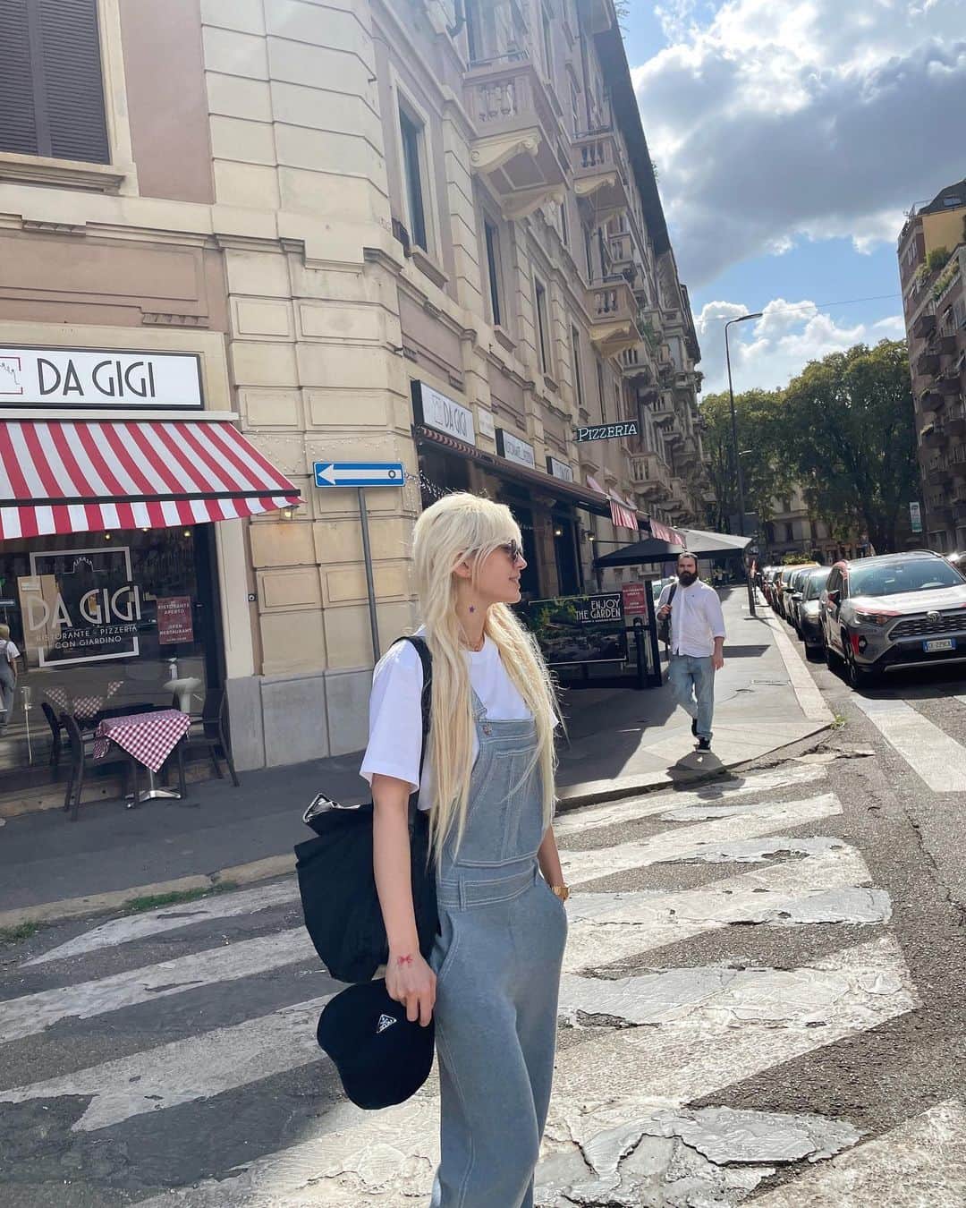 ソミのインスタグラム：「I look like I live here」