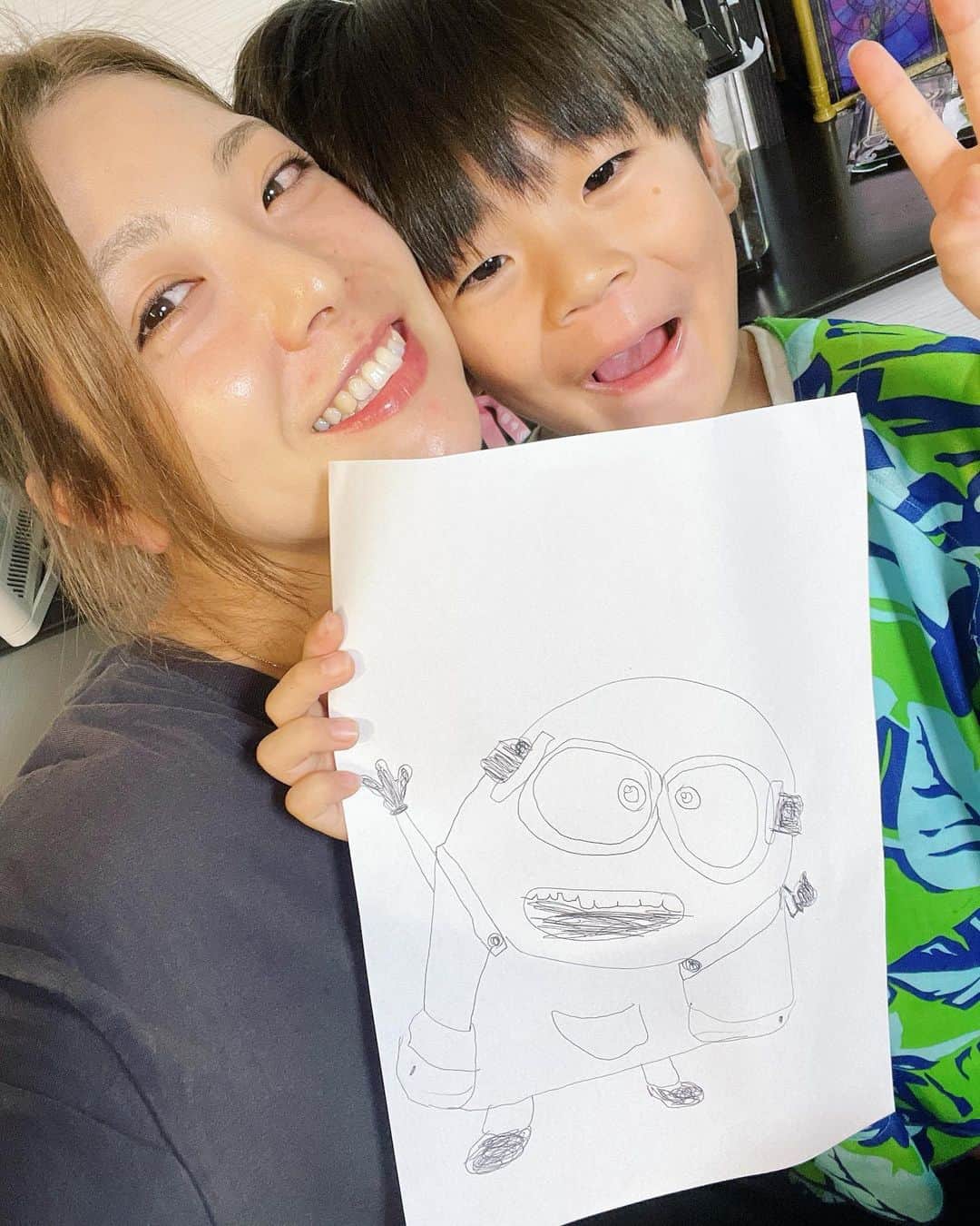 小川麻琴さんのインスタグラム写真 - (小川麻琴Instagram)「甥っ子が私がリクエストしたミニオンを描いてくれました❤️  上手🥹💕  ありがとう😍」9月23日 23時33分 - 1029_makoto