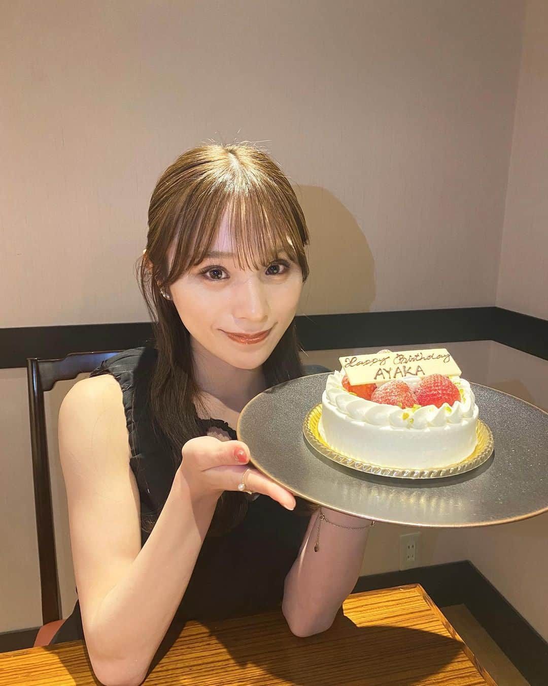 左伴彩佳さんのインスタグラム写真 - (左伴彩佳Instagram)「・ フォルダに溜まってた バースデープレート🎂  たくさんお祝いしていただいた✨🥂」9月23日 23時27分 - hidaaya_729