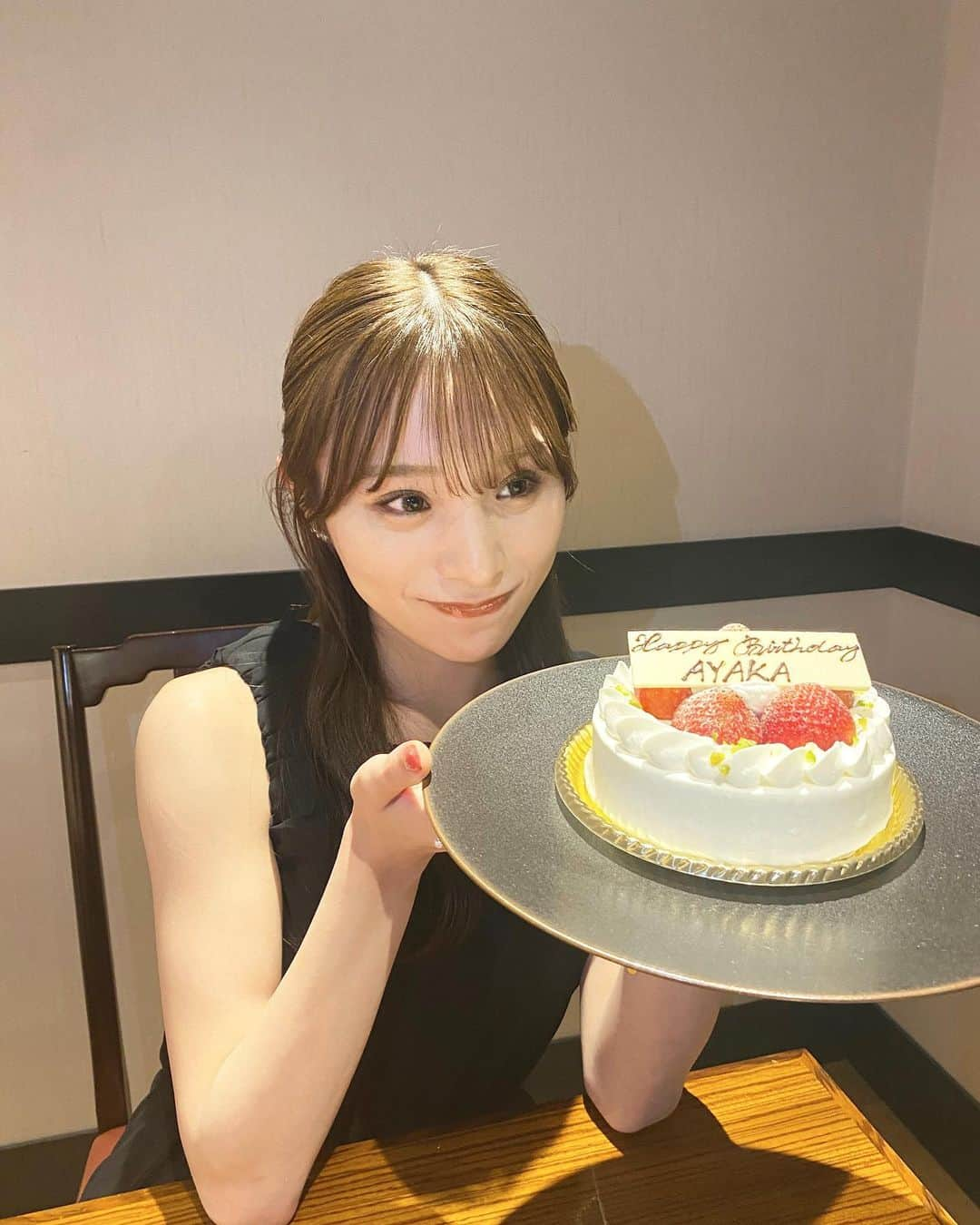 左伴彩佳のインスタグラム：「・ フォルダに溜まってた バースデープレート🎂  たくさんお祝いしていただいた✨🥂」