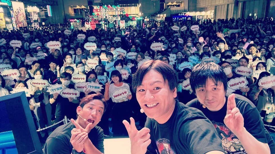 岐部昌幸のインスタグラム：「東京ゲームショウ、スクエニブースにてクリティカノヒット初のイベント開催。令和にPS1のブシドーブレード対決をはじめ大盛り上がり。 『パラノマサイト』とのコラボTシャツも最高！ #クリティカノヒット  #パラノマサイト」