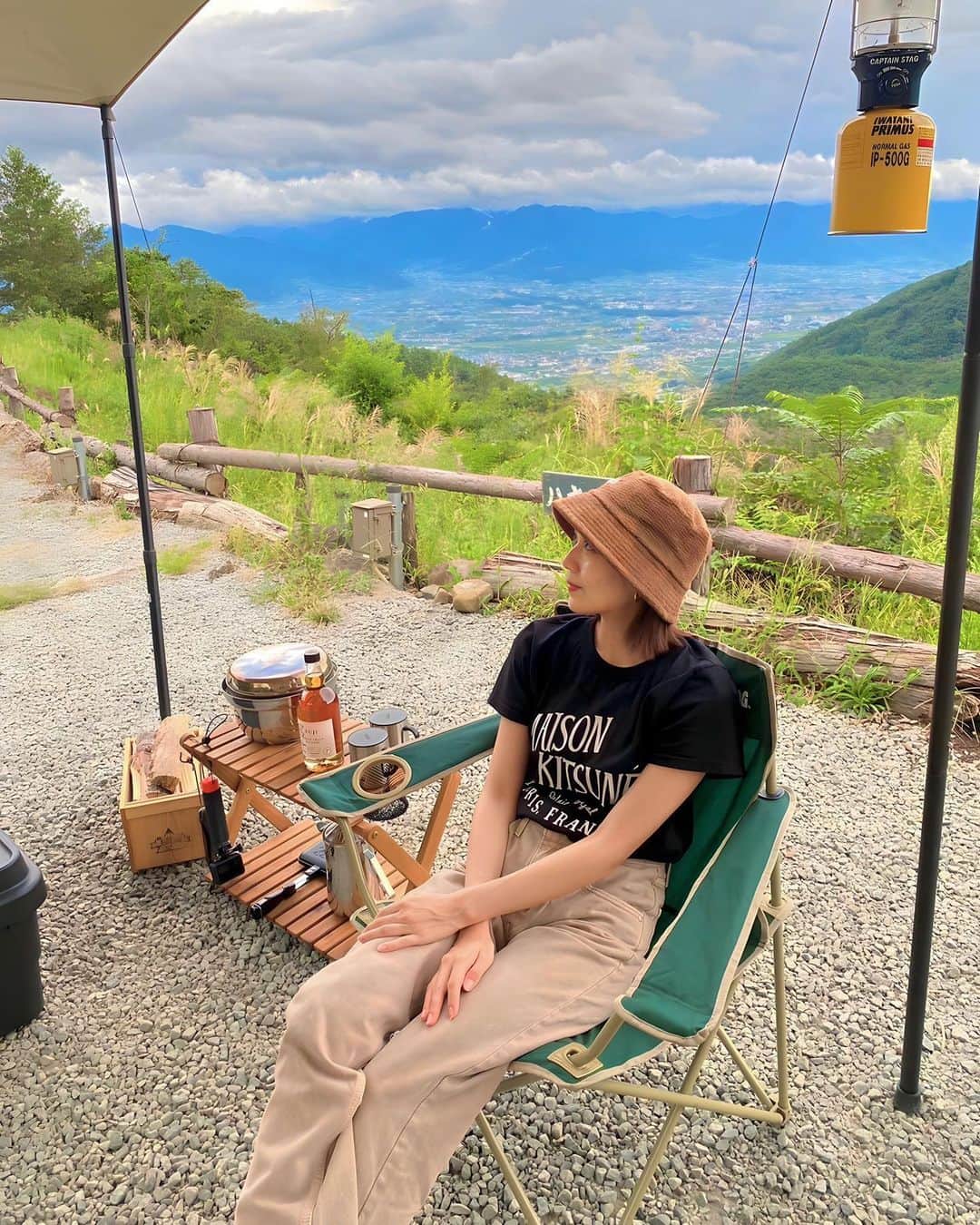 高里絵理奈のインスタグラム：「.   念願の#ほったらかしキャンプ場 行ってきた〜！！ 人気なキャンプ場なだけある...🥹 心洗われる絶景と温泉 最高すぎました🏔♨️ 　 他のサイトにも泊まってみたいな〜〜 　 　 #キャンプ#camp #キャンプコーデ#キャンプギア #山梨キャンプ#秋キャンプ #erina_camp」