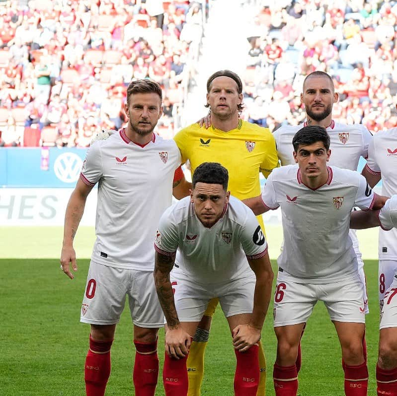 セビージャFCさんのインスタグラム写真 - (セビージャFCInstagram)「Nuestro 1️⃣1️⃣ y…. ¡Comienza el partido!  #OsasunaSevillaFC」9月23日 23時38分 - sevillafc