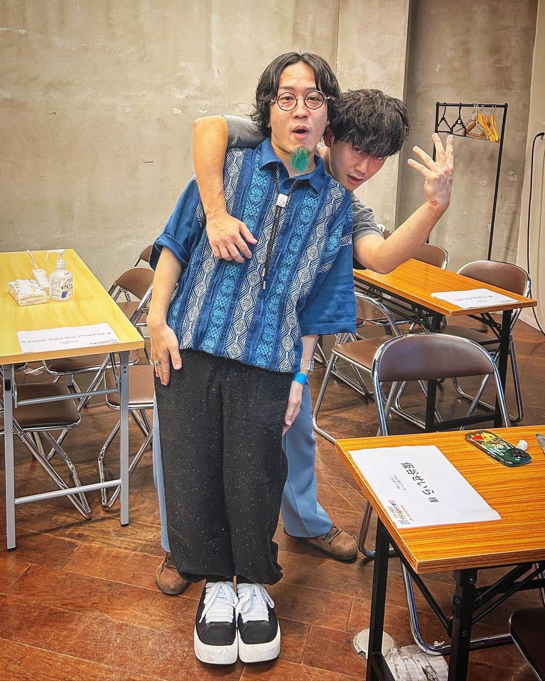 露崎義邦さんのインスタグラム写真 - (露崎義邦Instagram)「久々に会えた∴560∵君は相変わらずおしゃれで、久々に観れたWiennersはめっちゃカッコよかったです、良い！うまい！うま良い！ NAKAYOSHI FESどうもありがとうございました！」9月23日 23時39分 - tsuyuzaki_yskn