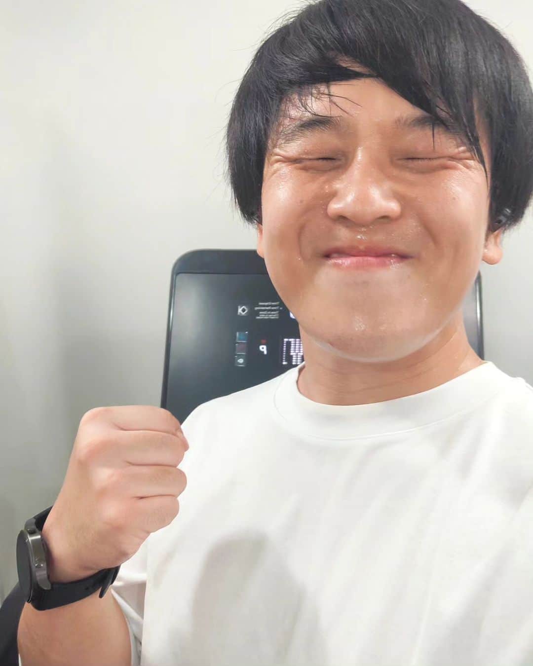のインスタグラム：「夜ジム終了。 昨日は、１週間で６キロ減量に成功しました。引き続きサボらずダイエット頑張ります。  ・トレッドミル」